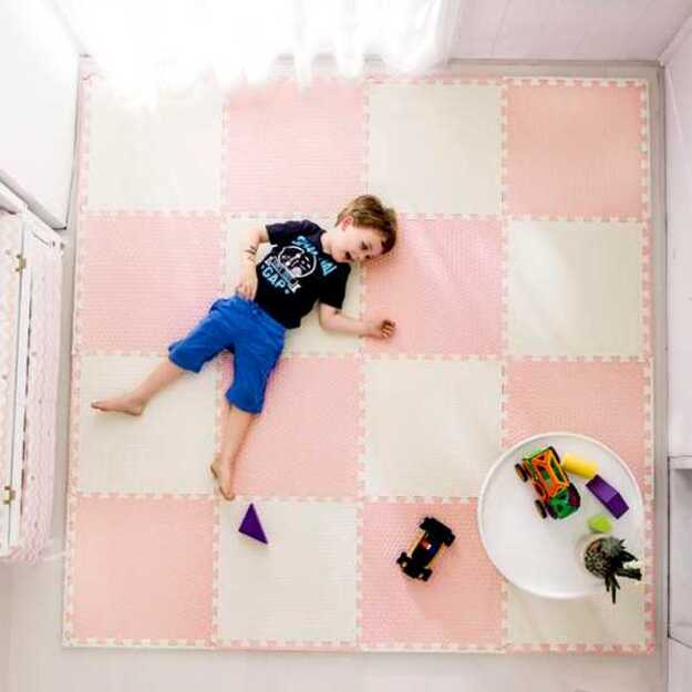 Didelis putplasčio kilimėlis, dėlionė Ricokids 60x60cm 4 vnt. persikų ir baltos spalvos
