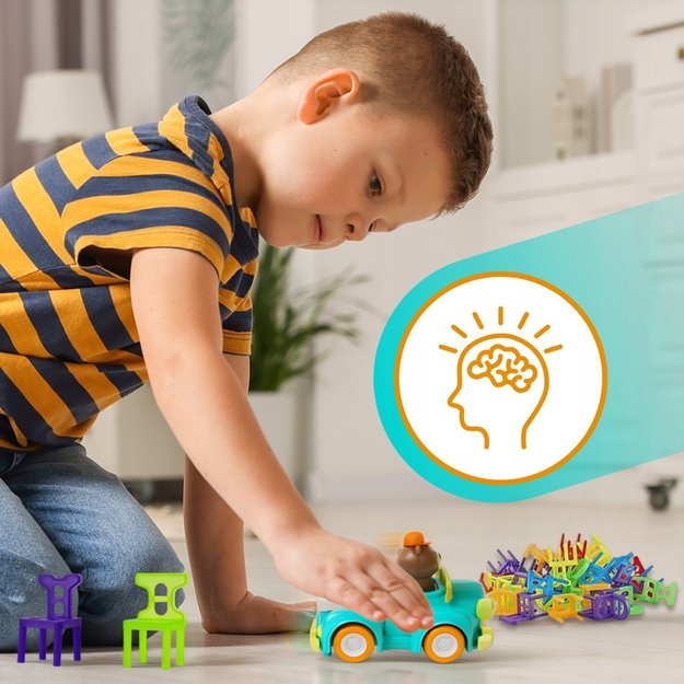 Arkadinis žaidimas krintančios kėdės ant judančio automobilio 3