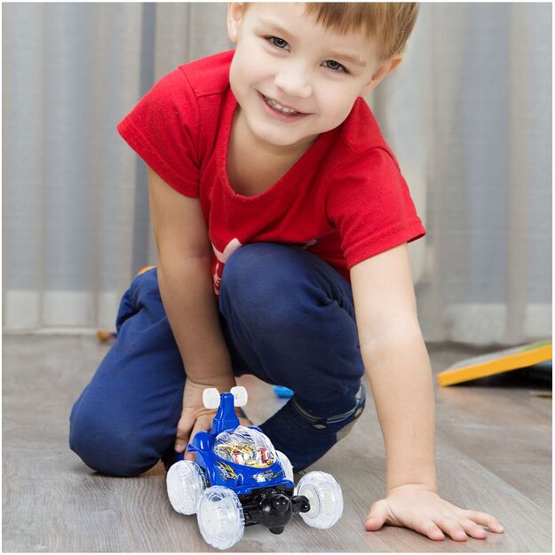 Nuotoliniu būdu valdomas kaskadininkų automobilis 7