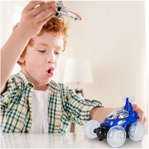 Nuotoliniu būdu valdomas kaskadininkų automobilis 8