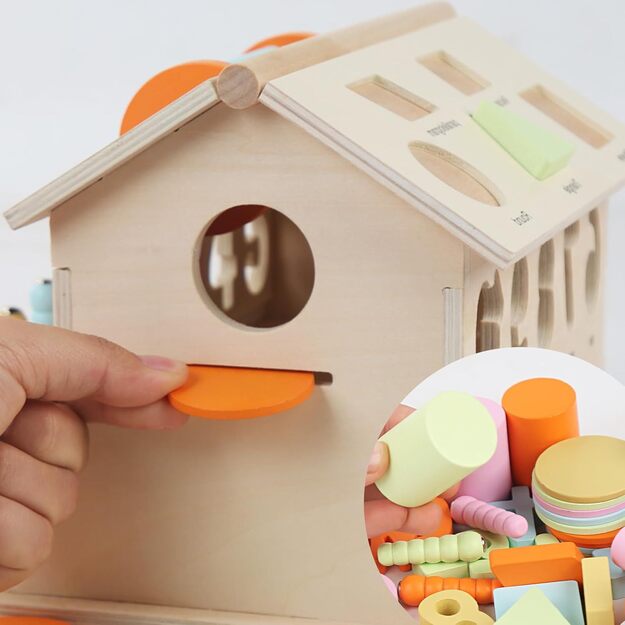 Lavinamoji medinė dėlionė, veiklos centras su stalčiumi Daugiafunkcis namelis 3