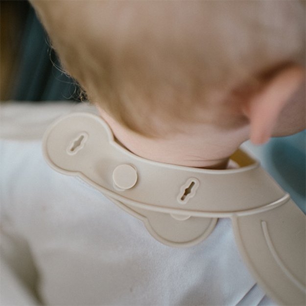 Silikoninis seilinukas BabyOno, smėlio spalvos