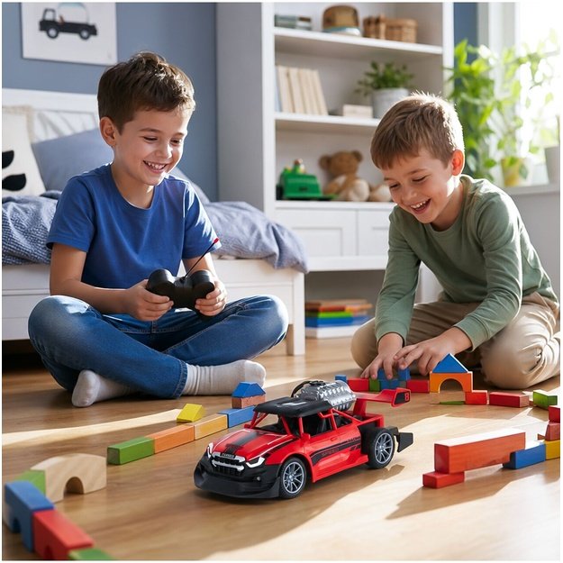 Nuotoliniu būdu valdomas automobilis su garų dūmais ir žibintais