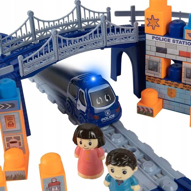 Žaislinė trasa su policijos automobiliu